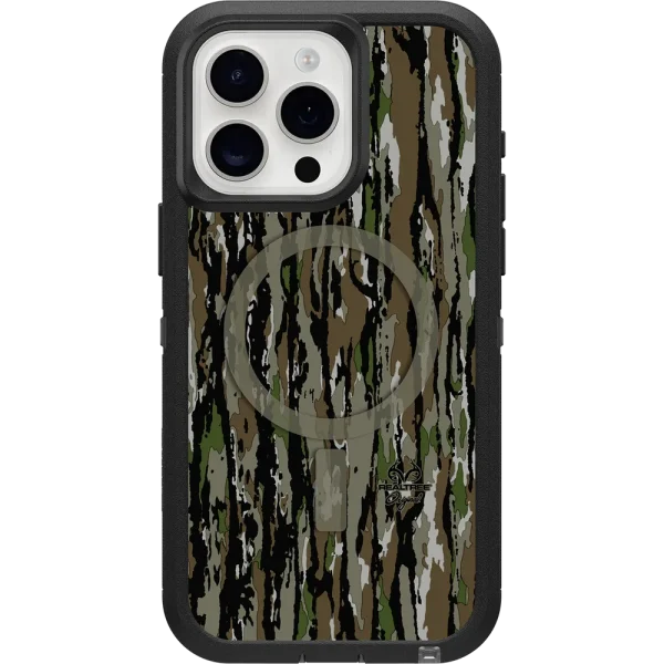 iPhone 15 Pro Max Defender Series XT Case for MagSafe Realtree